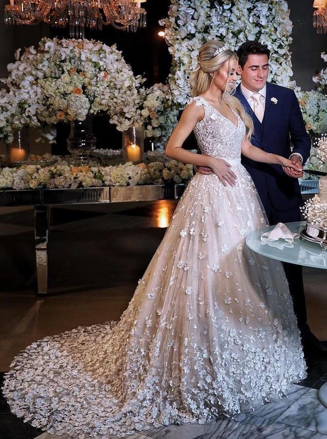 Elegant A-Line V-Neck Sweep Train Ivory Wedding Dress with Appliques DMM26