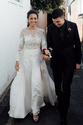 Elegant A-line Bateau Long Sleeve Lace Appliques Off White Wedding Dresses, DMC31