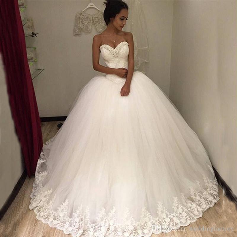 Sweetheart Sleeveless Tulle Long Ball Gown Wedding Dress with Lace Appliques DMH97