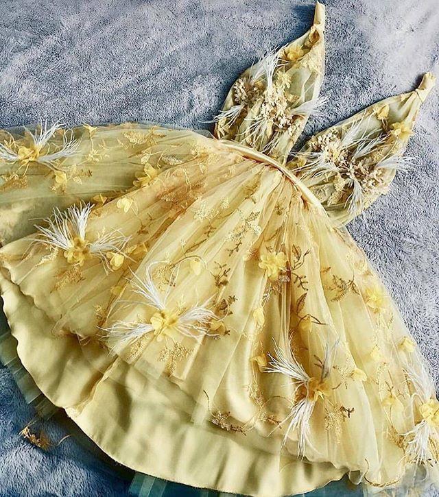 A-line V-neck Sleeveless Appliques Short Homecoming Dress With 3D Flowers DM1040