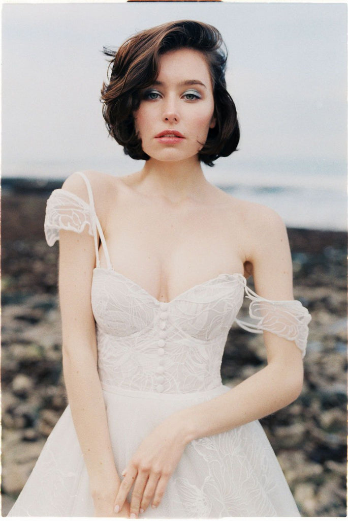 Ivory Long Lace Spaghetti Straps Sweep/Brush Train Beach Wedding Dress Bridal Gown DM922