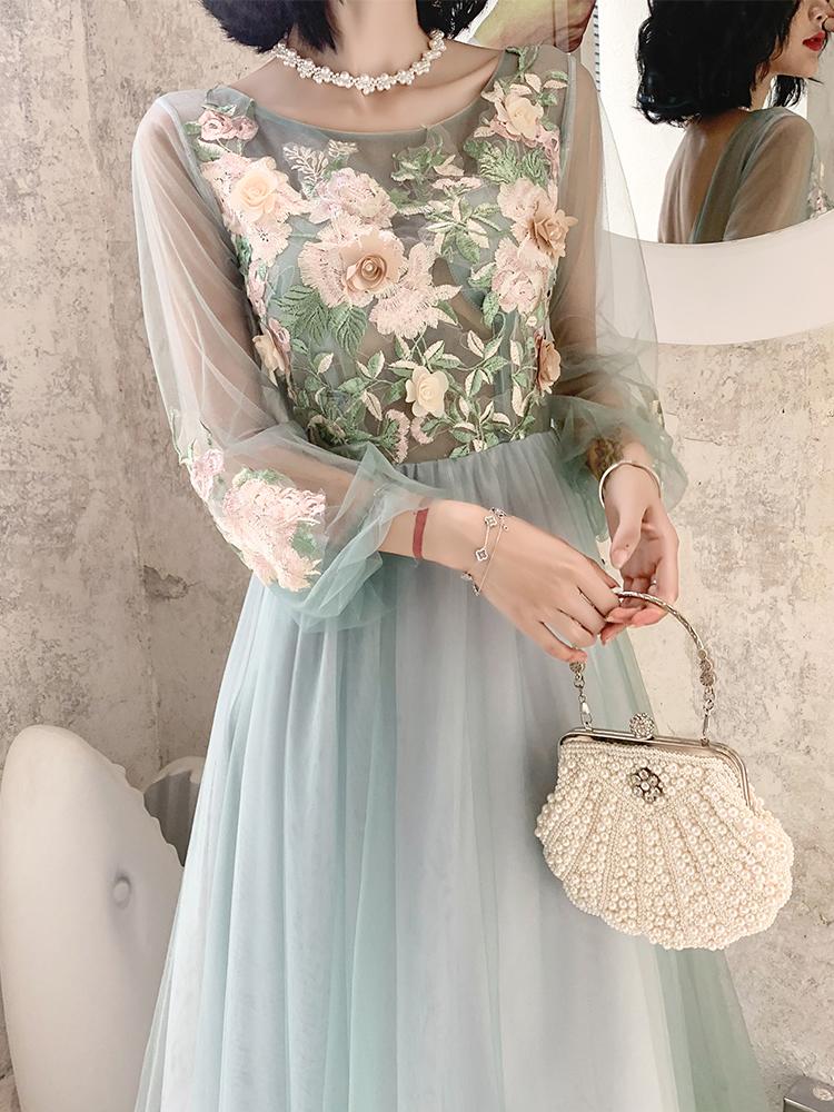 A Line Long Sleeves Round Neck Tulle Floral Appliques Prom Dresses DMQ83