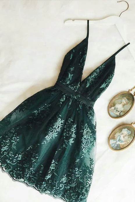 Dark Green Spaghetti Straps Deep V Neck Lace Appliques Short Homecoming Dresses DM1026