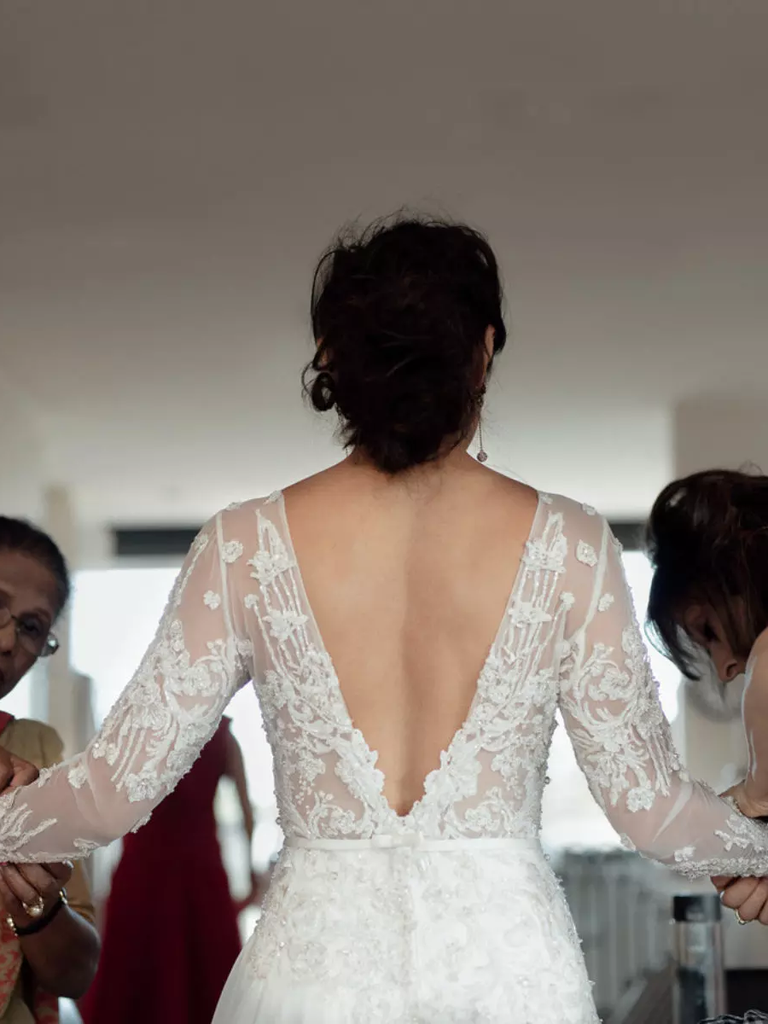 Elegant A-line Bateau Long Sleeve Lace Appliques Off White Wedding Dresses, DMC31