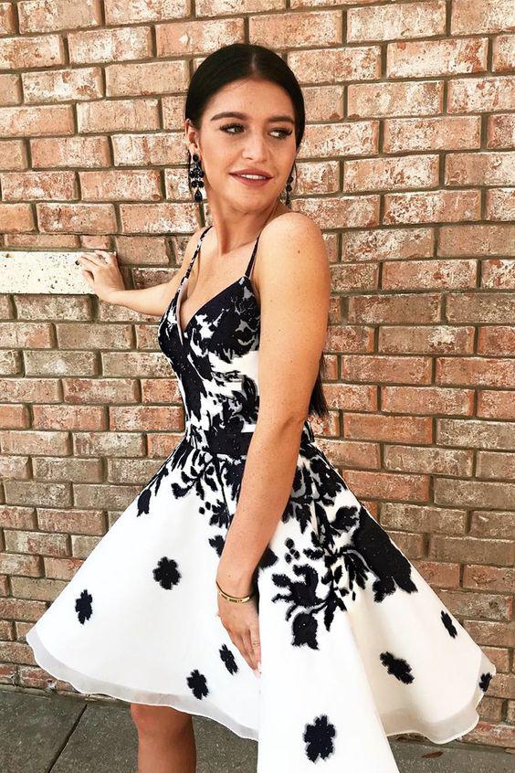 Sexy Spaghetti Straps A Line Short Prom Dresses Homecoming Dress with Black Appliques DMB84